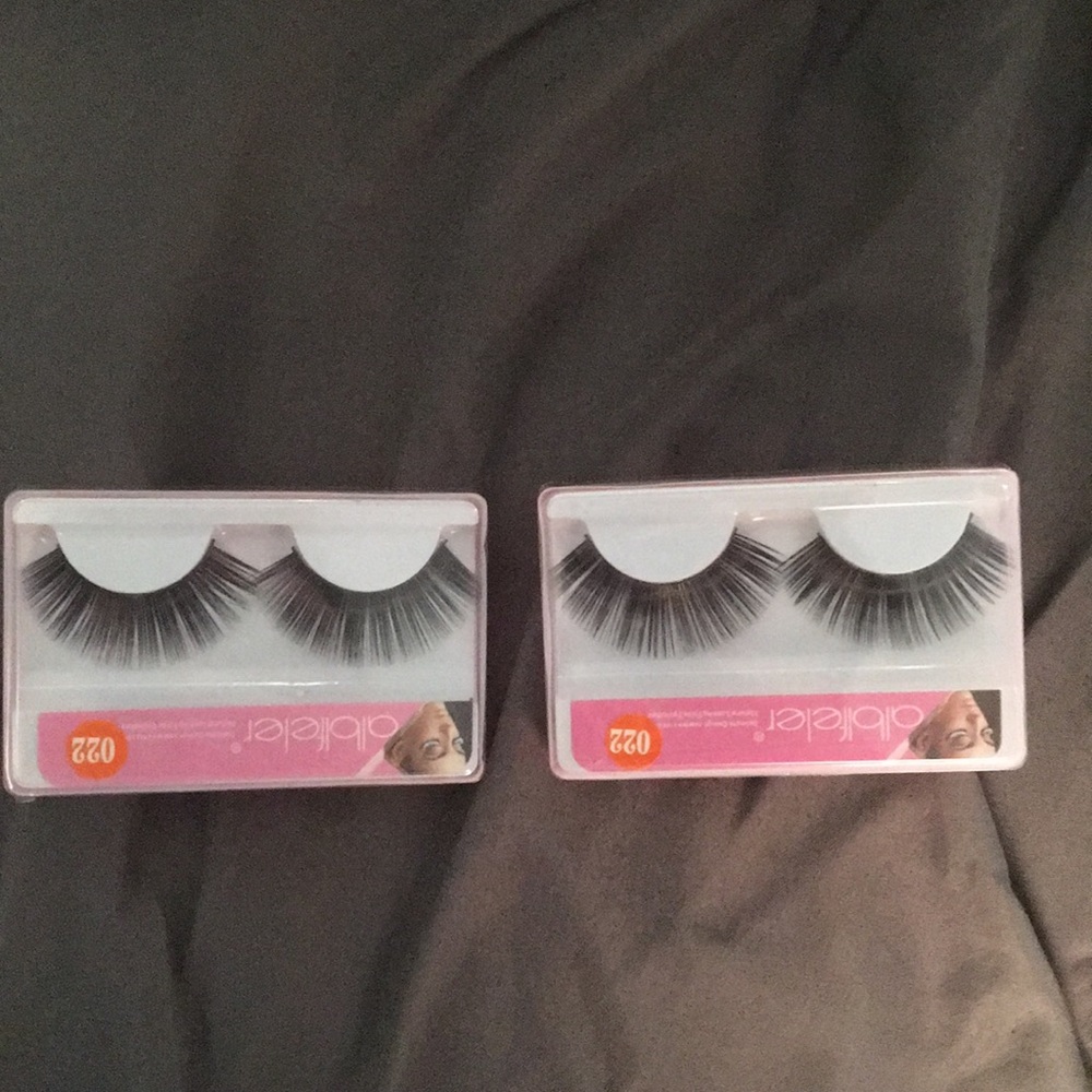 False eyelashes